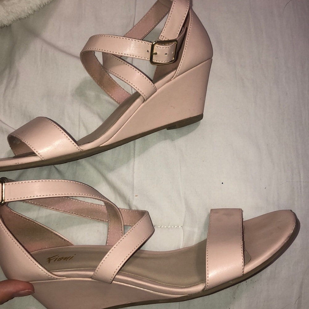 Fioni nude pink shirt heel